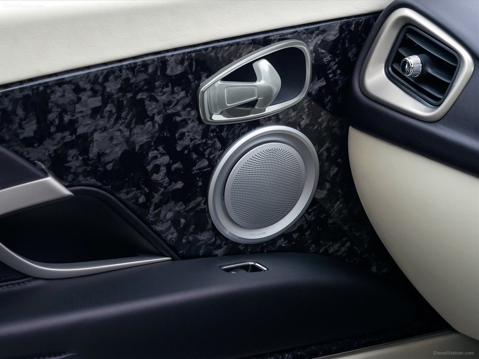 Aston Martin DB11 2017